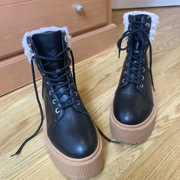Boots with the fur! Platform “combat “ boots size 8 EUC - Picture 11 of 16